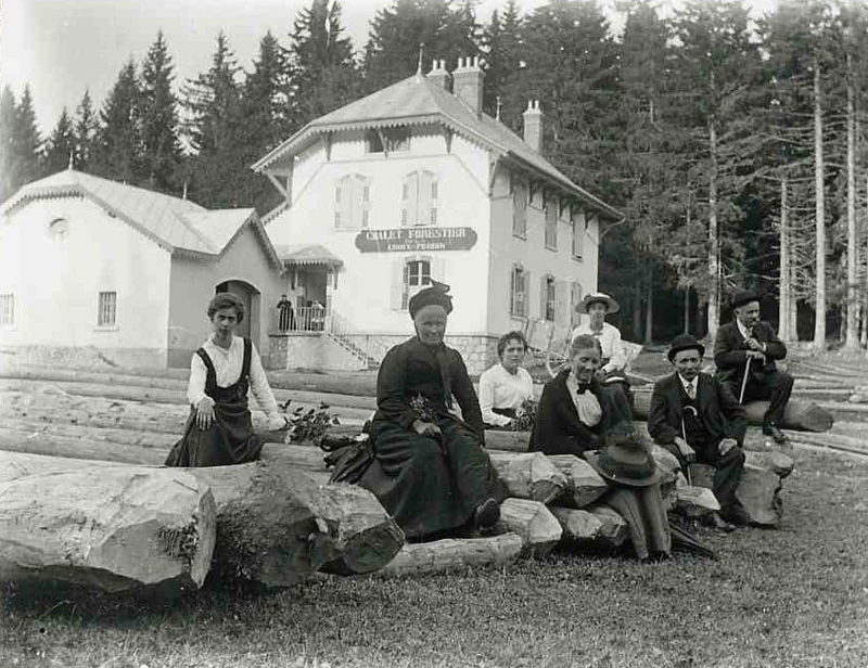 Notre Histoire - Auberge la Croix Perrin vous accueille toute l'année à 1218 m d’altitude, à mi-chemin entre Lans en Vercors et Autrans. Découvrez ce charme hôtel restaurant et profitez de son SPA, Jacuzzi, Sauna ainsi que son Bar