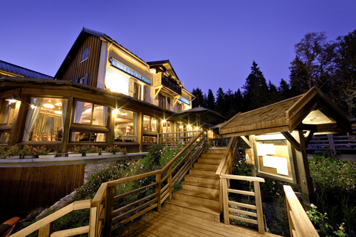 Auberge la Croix Perrin vous accueille toute l'année à 1218 m d’altitude, à mi-chemin entre Lans en Vercors et Autrans. Découvrez ce charme hôtel restaurant et profitez de son SPA, Jacuzzi, Sauna ainsi que son Bar